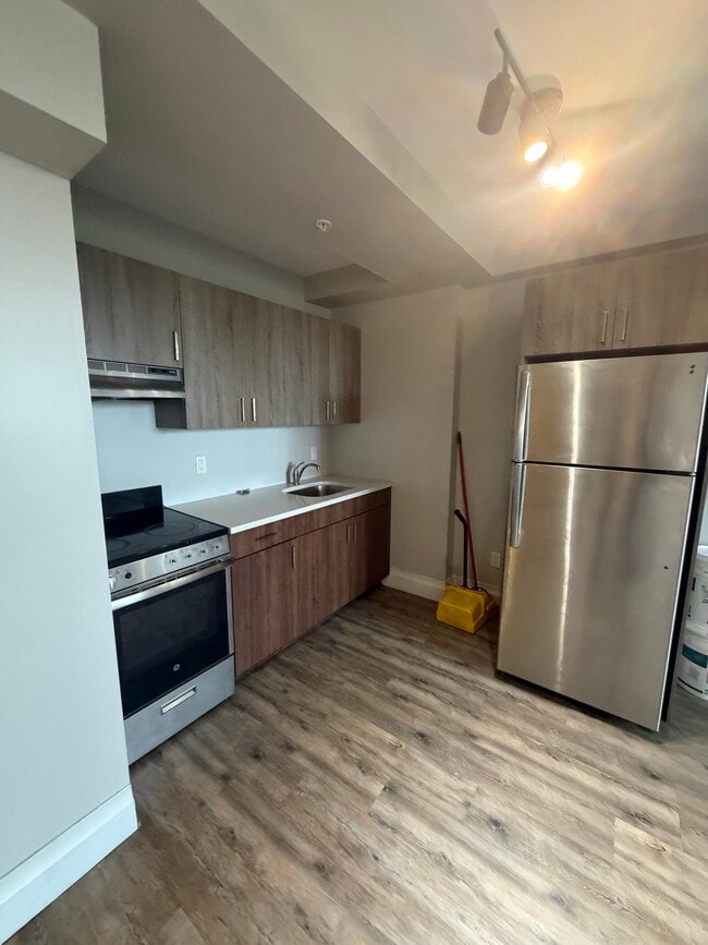 106 N Grove St, Unit 705 in East Orange, NJ - Building Photo - Building Photo