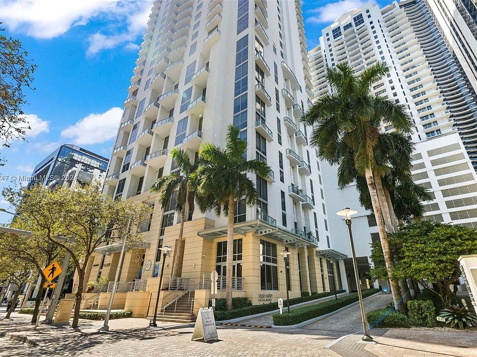 1060 Brickell Ave, Unit 1811 in Miami, FL - Foto de edificio