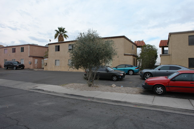 2137 Exeter Dr in Las Vegas, NV - Foto de edificio - Building Photo