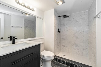 8940 S Hollybrook Blvd in Pembroke Pines, FL - Foto de edificio - Building Photo