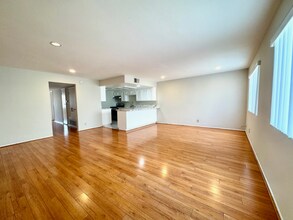 421 N Kenneth Rd in Burbank, CA - Building Photo - Building Photo