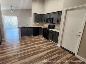 8642 W Echo Ln in Peoria, AZ - Building Photo - Building Photo