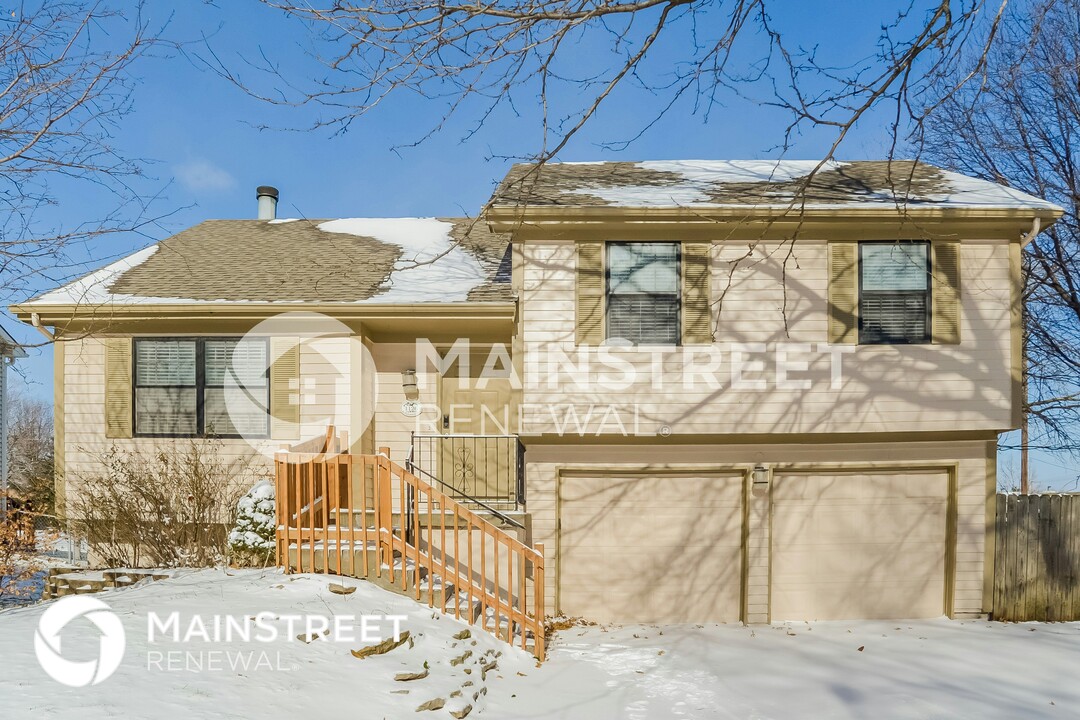 1126 E Elizabeth St in Olathe, KS - Building Photo