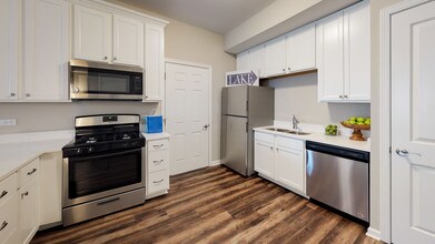 Eastbanks of Lake Zurich in Lake Zurich, IL - Building Photo - Building Photo