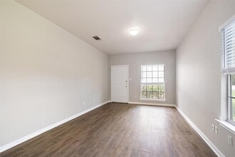 2300 S Bagdad Rd in Leander, TX - Foto de edificio - Building Photo