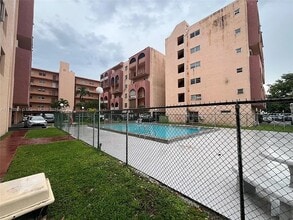 460 E 23rd St, Unit 513 in Hialeah, FL - Building Photo - Building Photo