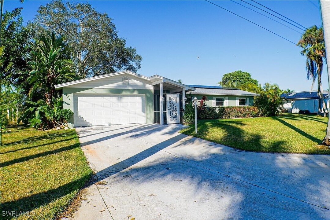 2221 Cape Way in North Fort Myers, FL - Building Photo