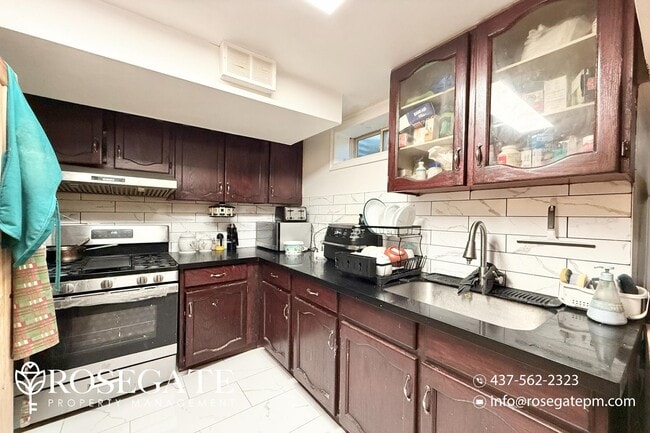 916 Mountcastle Crescent in Pickering, ON - Building Photo - Building Photo