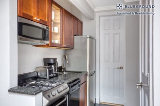 118 Christopher St in New York, NY - Building Photo - Building Photo