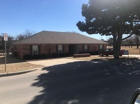 914 N Washington Ave in Weatherford, OK - Building Photo
