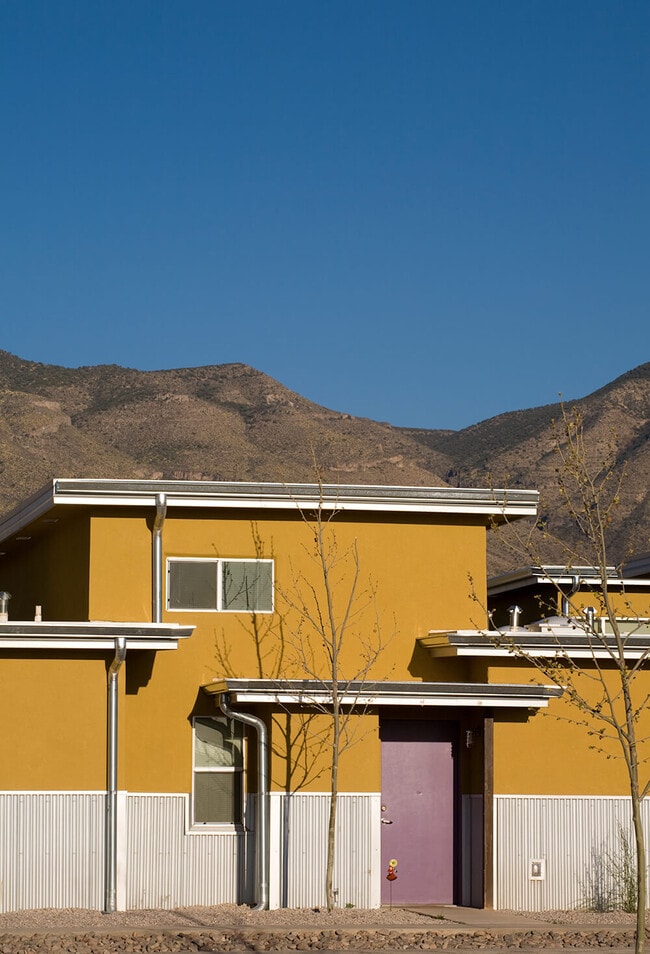 Cottonwood Commons in Alamogordo, NM - Foto de edificio - Building Photo