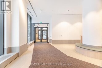 395 Square One Dr in Mississauga, ON - Building Photo - Building Photo