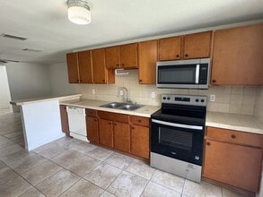 7825 40th Ave Dr W in Bradenton, FL - Building Photo - Building Photo