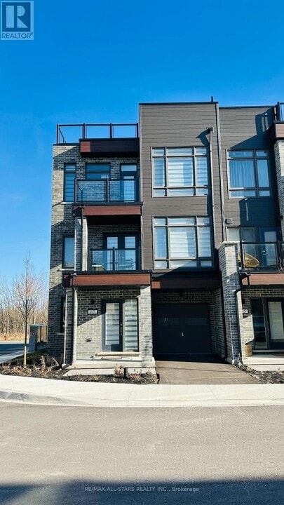 67 Wynwood Ln in Orillia, ON - Building Photo