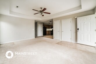 201 Palmer Ct in Pleasant Hill, MO - Foto de edificio - Building Photo