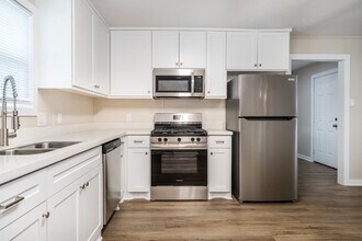 605 Hospital St in Tomball, TX - Foto de edificio - Building Photo