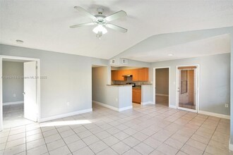 15560 SW 104th St in Miami, FL - Building Photo - Building Photo