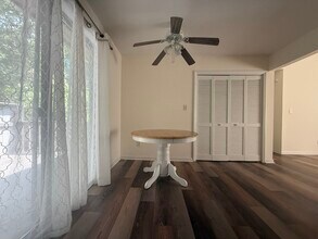 2821 Seclusion Ct, Unit A in Raleigh, NC - Foto de edificio - Building Photo