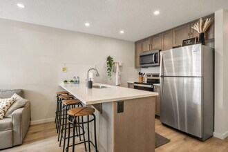 260 Rowley Way NW in Calgary, AB - Building Photo - Building Photo