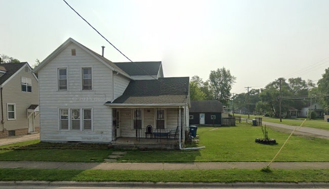 property at 512 N Entrance Ave