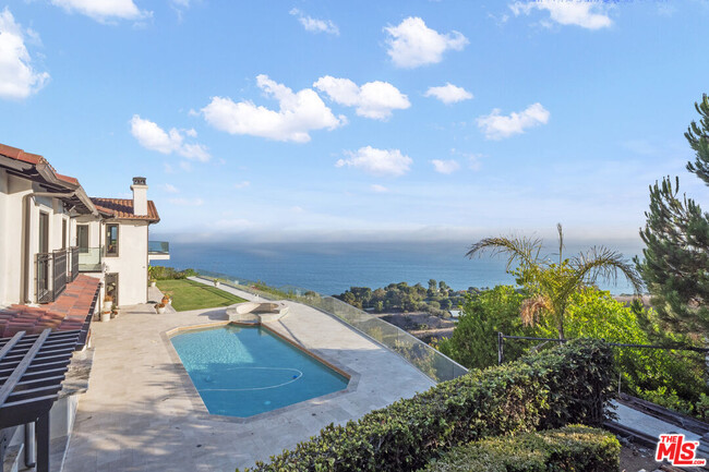 24753 Vantage Point Terrace in Malibu, CA - Foto de edificio - Building Photo