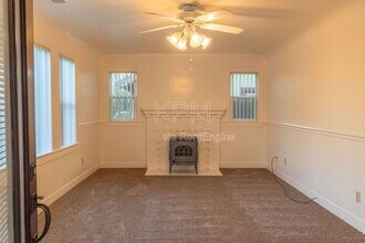 325 E Mariposa Ave in Stockton, CA - Building Photo - Building Photo