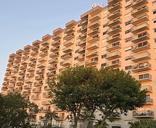 7050 Sunset Dr S, Unit 807 in South Pasadena, FL - Building Photo - Building Photo