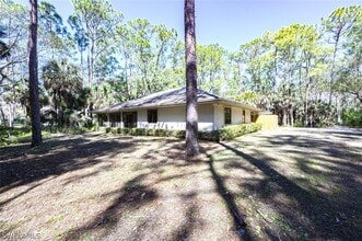 5356 Sycamore Dr in Naples, FL - Building Photo - Building Photo