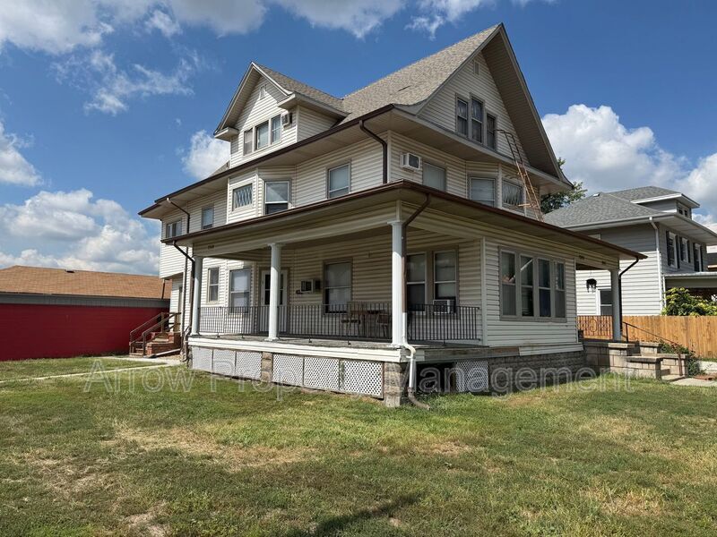 1748 South in Lincoln, NE - Building Photo