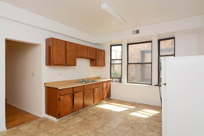 2319 N Kedzie Blvd in Chicago, IL - Building Photo - Building Photo