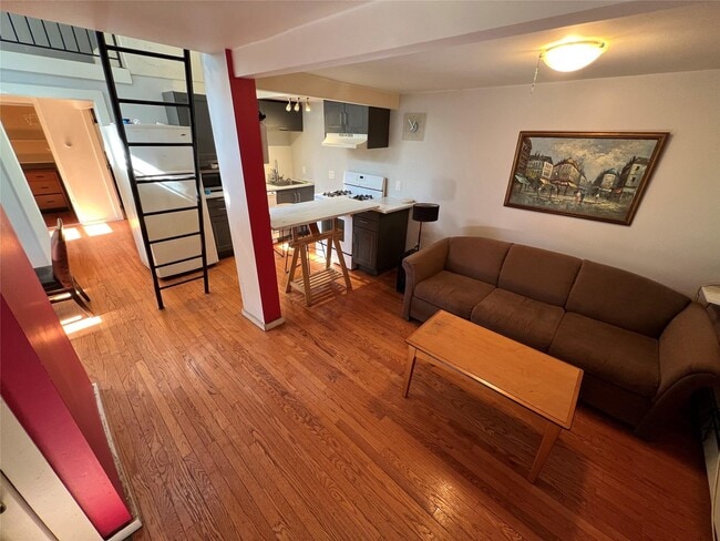 property at 1 Hale Hollow Rd