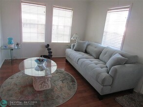 160 NW 53rd St in Pompano Beach, FL - Building Photo - Building Photo