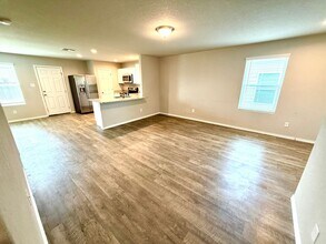 7614 Crestway Ridge in San Antonio, TX - Building Photo - Building Photo