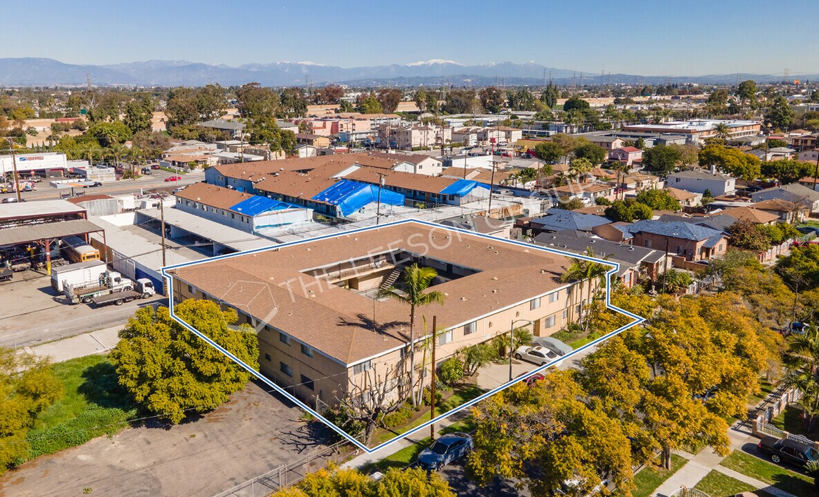 Coolidge in Long Beach, CA - Building Photo