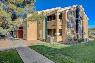 8101 W Flamingo Rd in Las Vegas, NV - Building Photo - Building Photo