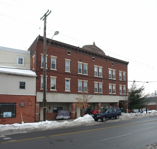 2 S Central Ave in Mechanicville, NY - Foto de edificio - Building Photo