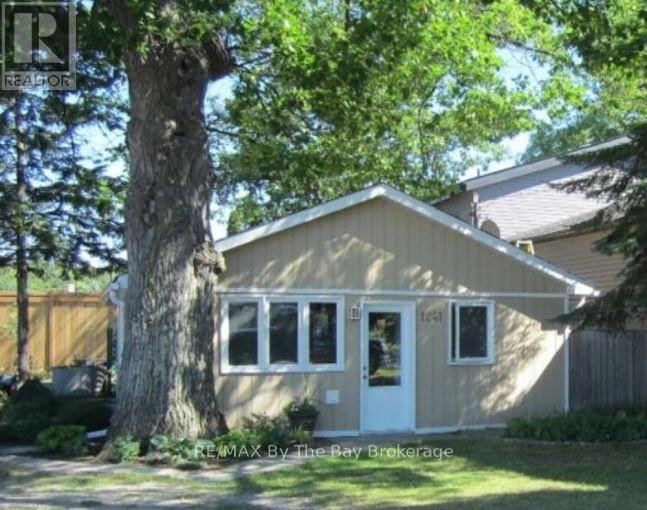 1239 Mosley St in Wasaga Beach, ON - Building Photo - Building Photo