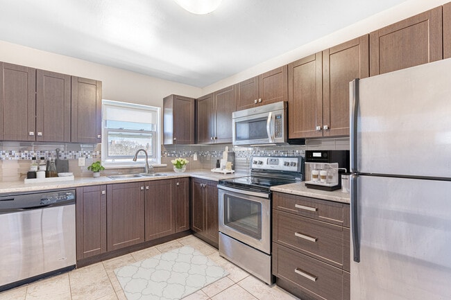 Park Manor in Brantford, ON - Building Photo - Building Photo