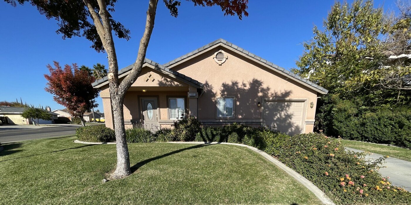 1091 Georgetown Ave in Turlock, CA - Building Photo