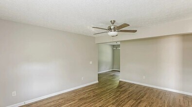 2703 Westerwood Village Dr in Charlotte, NC - Building Photo - Building Photo