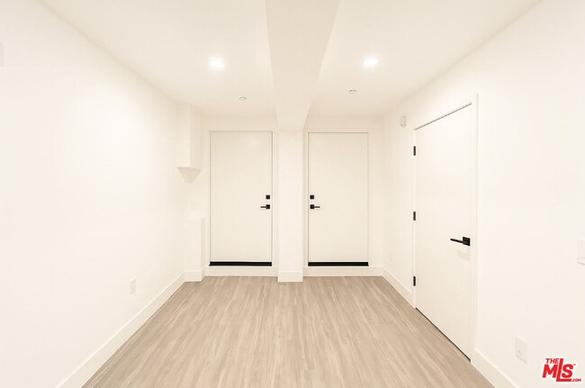 4297 Tujunga Ave in Los Angeles, CA - Building Photo - Building Photo