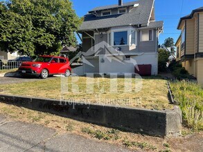 1431 Burwell St in Bremerton, WA - Building Photo - Building Photo