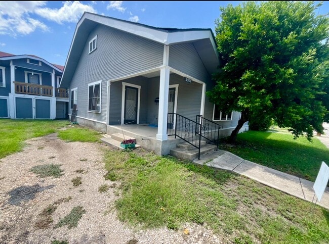 2907 N Elmendorf St in San Antonio, TX - Building Photo - Building Photo