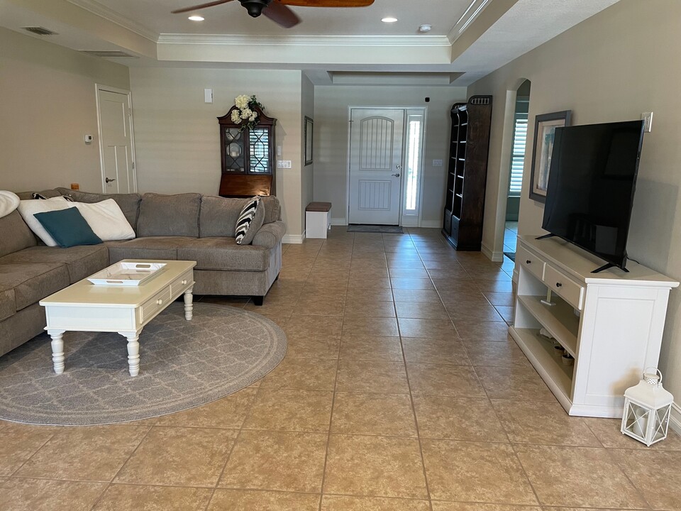 9334 Heartwellville Ave in Englewood, FL - Building Photo