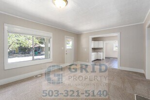 5519 SE 61st Ave in Portland, OR - Building Photo