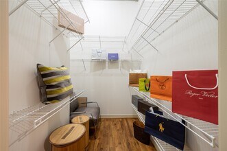 4899 Montrose Blvd in Houston, TX - Foto de edificio - Building Photo