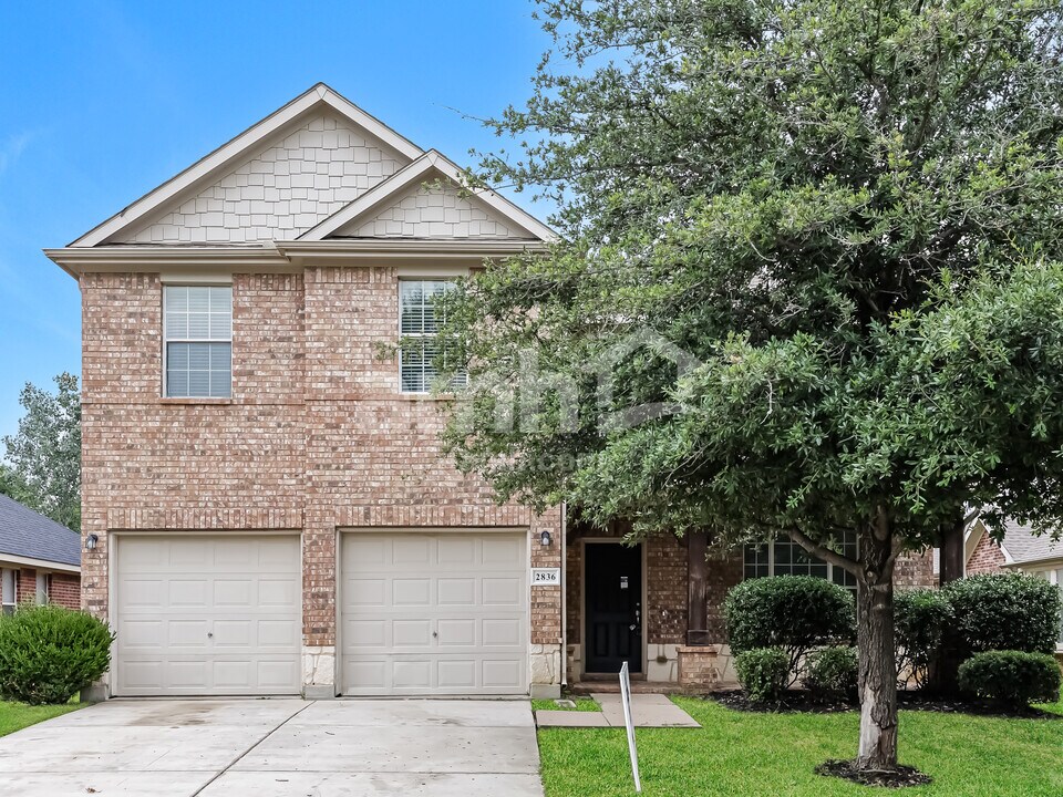 2836 Tranquilo in Grand Prairie, TX - Foto de edificio