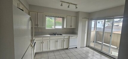 1713 156 St in Surrey, BC - Building Photo - Building Photo