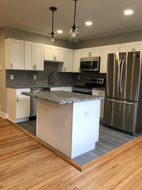 2760 W Country Club Rd in Philadelphia, PA - Building Photo