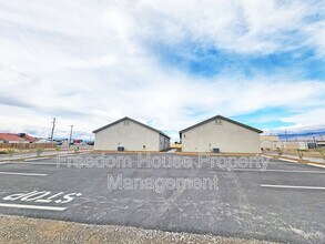 1340 Arrowhead St in Pahrump, NV - Foto de edificio - Building Photo